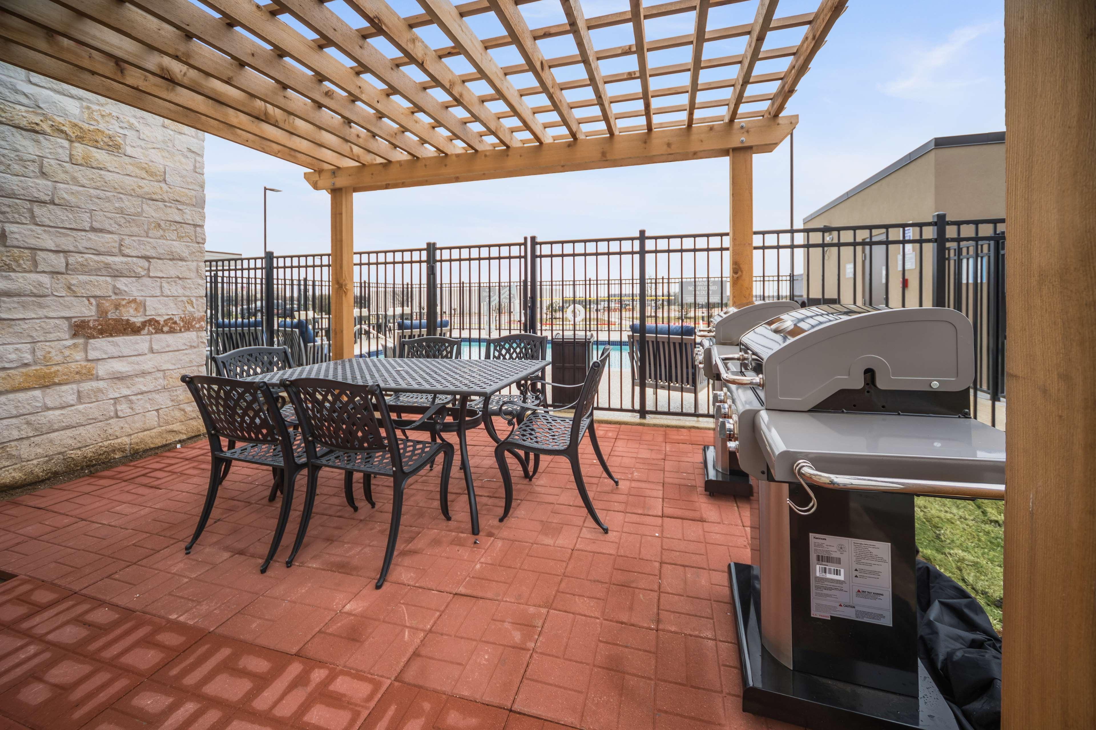 Best Western Plus Drayton Valley All Suites Eksteriør billede